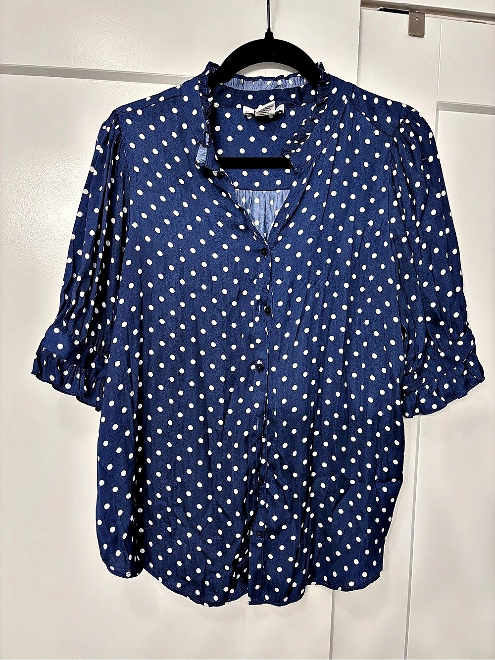 cupcakes and cashmere Polka Dot Puff Sleeve Blouse in Blue & White Size Medium